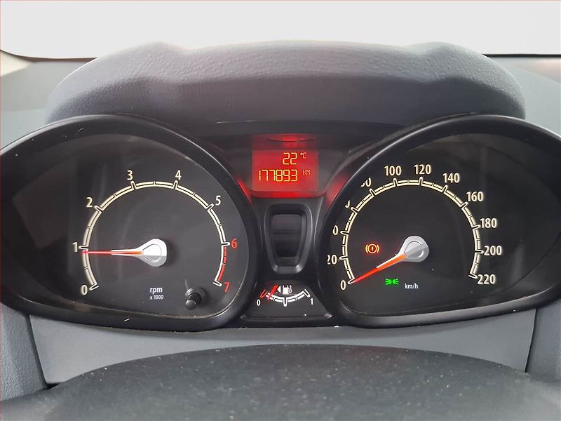 Ford Fiesta (2009) 1.25, po STK, rezervace - fotka 11 z 14