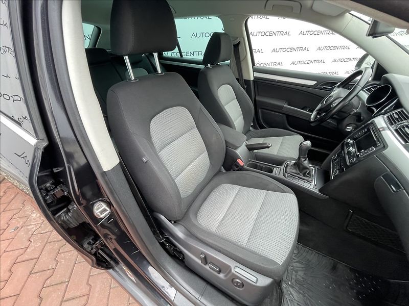 Škoda Superb 2,0 TDi,103kW,STK 6/28 - fotka 21 z 23