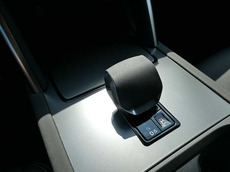 Land Rover Discovery Sport 1,5 Dynamic Se P270e - fotka 31 z 40