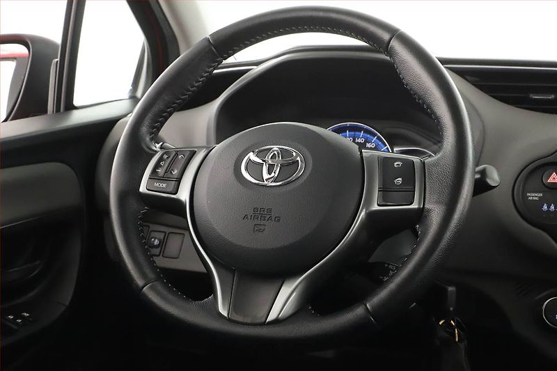 Toyota Yaris (2016) 1.5 Hybrid, Automat - fotka 15 z 17