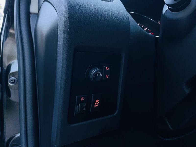 Nissan Qashqai 2.0i +2 MAN 1MAJ TAŽNÉ KAMERA - fotka 35 z 46