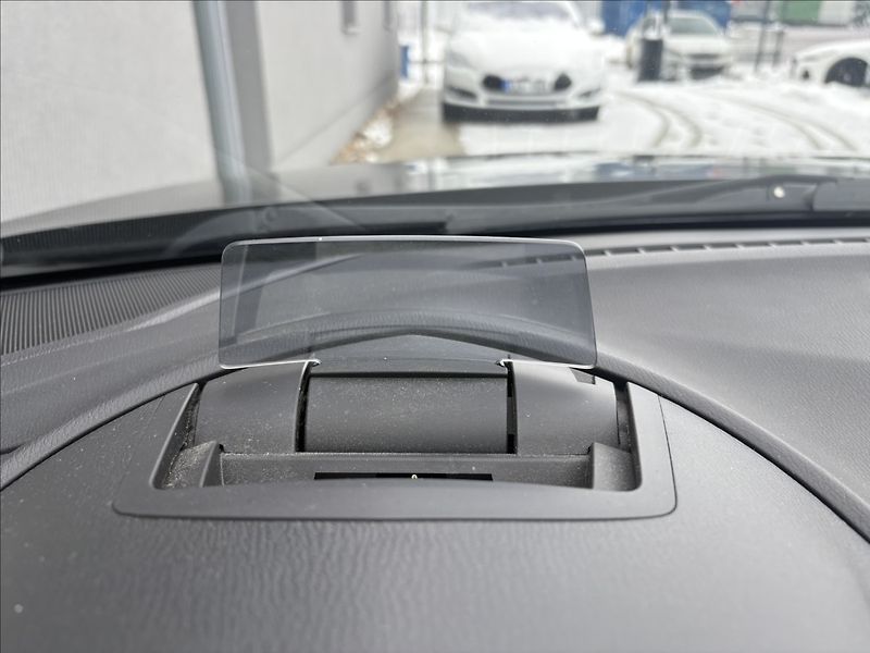 Mazda 3 2,0 i 88 KW REVOLUTION CZ 1.M - fotka 19 z 27