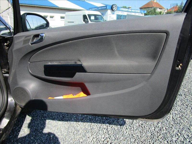 Opel Corsa 1.2i  Klima - fotka 19 z 34
