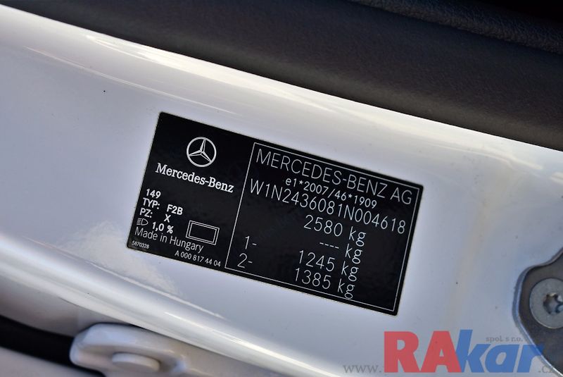 Mercedes-Benz EQB 300 4Matic - fotka 29 z 30