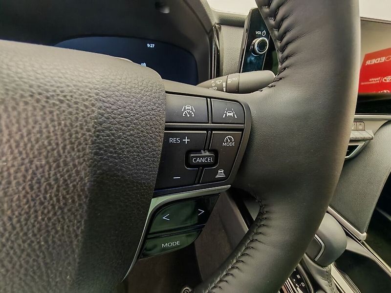 Toyota Camry 2.5 Hybrid Prestige - fotka 26 z 37