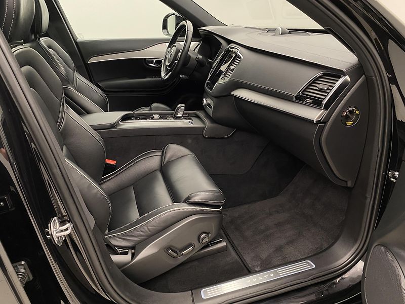 Volvo XC90 B5 AWD R-DESIGN AUT 7míst - fotka 24 z 52