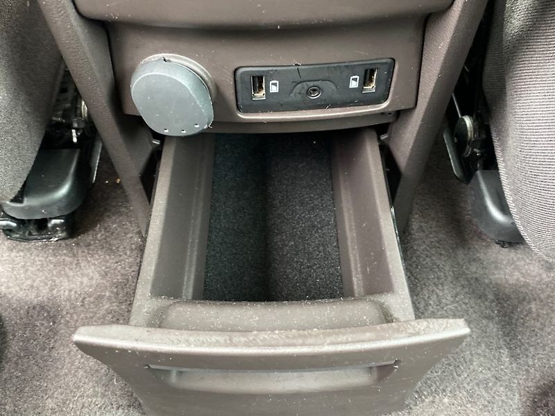 Renault Espace (2015) 1,6 (96kW) NM.  Man. - fotka 27 z 30