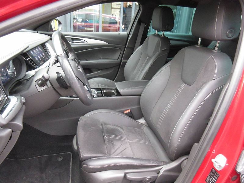 Opel Insignia GSi Sports Tourer F 2.0 SHT & - fotka 33 z 49