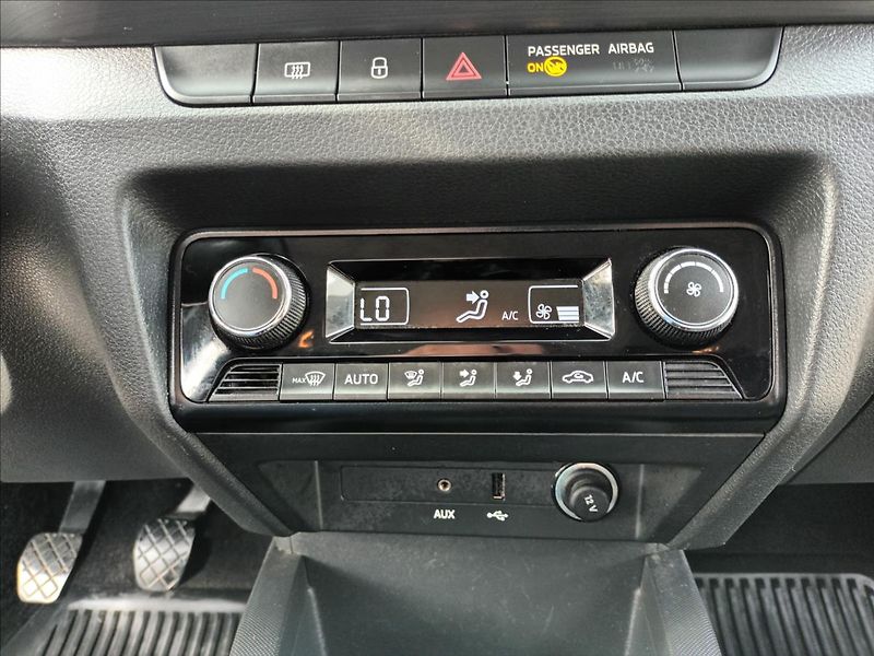 Škoda Fabia 1,2 TSI,66KW,TEMPOMAT,DIGIKLIM - fotka 31 z 35