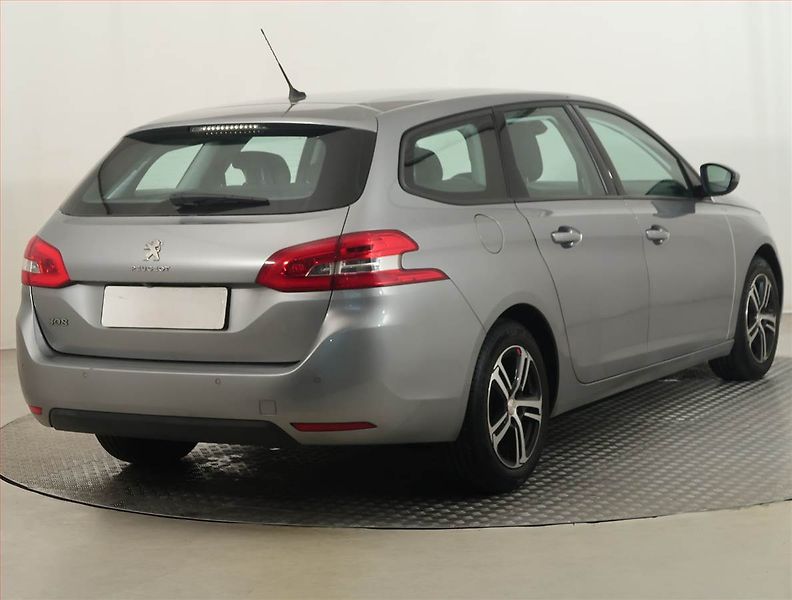 Peugeot 308 (2017) 1.2 PureTech, Navi, Tempomat - fotka 5 z 21