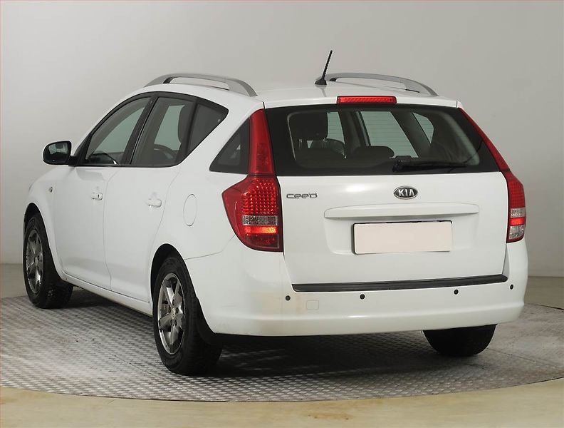 Kia Ceed (2010) 1.4 CVVT, nová STK - fotka 4 z 18