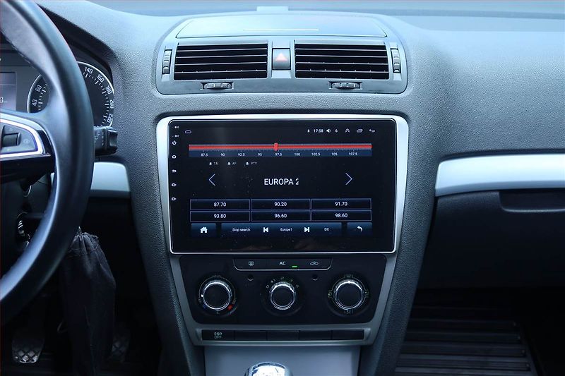 Škoda Octavia (2009) 1.6, Navi, Tempomat - fotka 12 z 17
