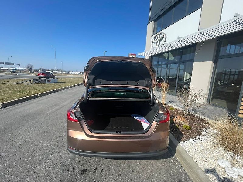 Toyota Camry 2.5 Hybrid Automat Executive - fotka 9 z 22