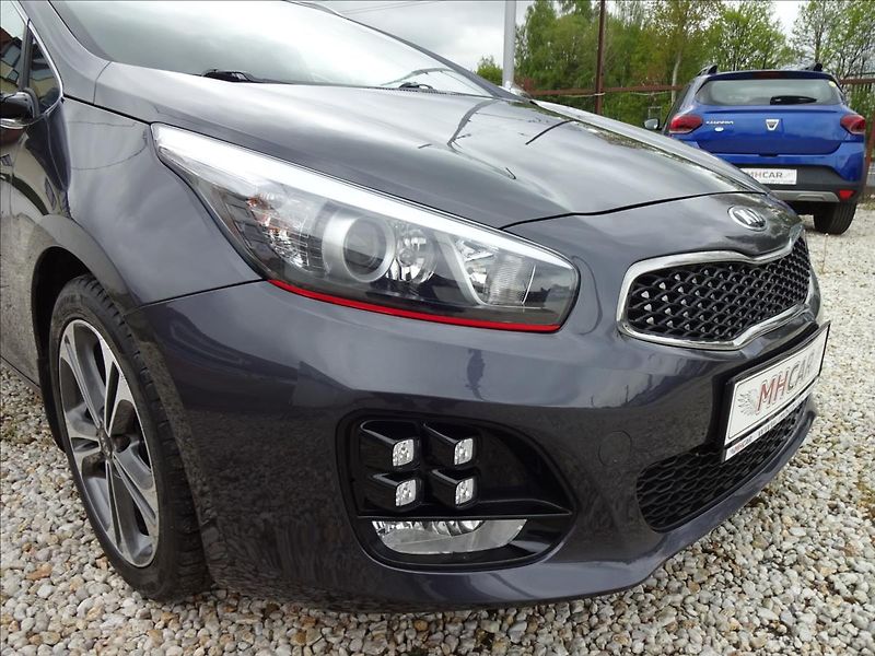 Kia Ceed 1,6 CRDi 100kW GT LINE - fotka 11 z 50