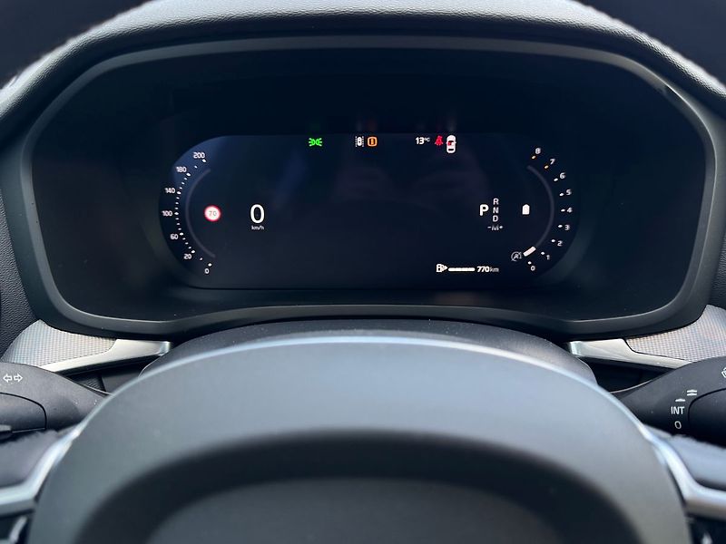 Volvo V60 PLUS DARK B4,FULL LED,ACC - fotka 17 z 23