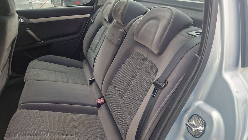 Peugeot 407 1,6 HDi - fotka 9 z 10
