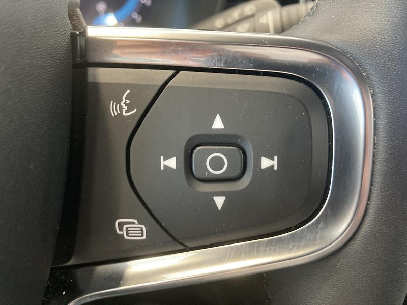 Volvo XC40 B3 FWD PLUS DARK - fotka 29 z 29