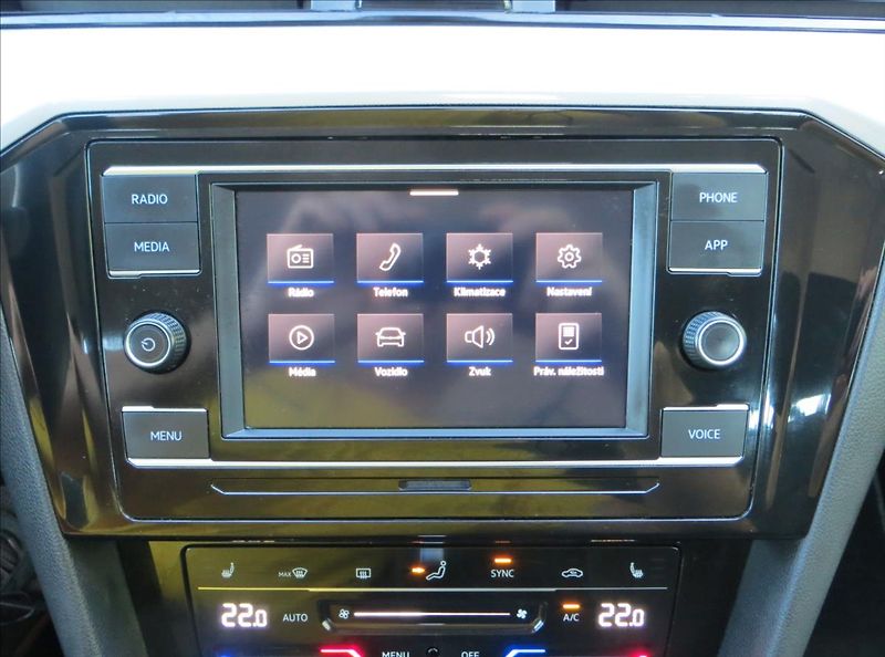 Volkswagen Passat 2,0 TDI 110kW Business ČR - fotka 18 z 26