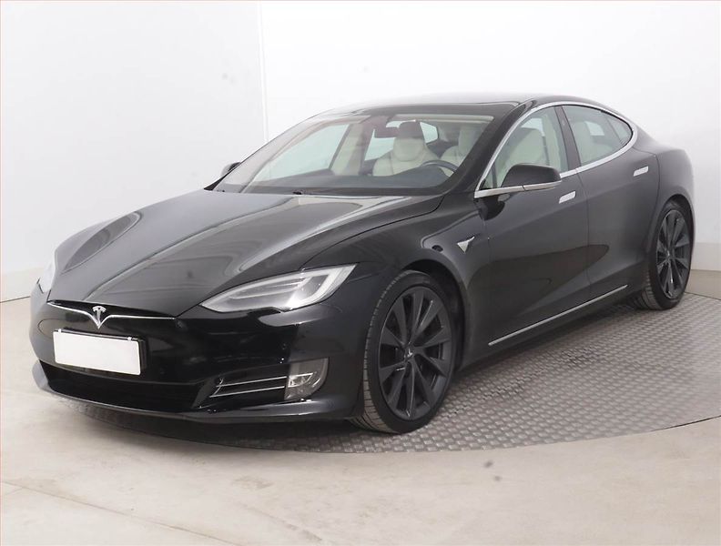 Tesla Model S (2019) 100D, SoH 88% - fotka 2 z 21