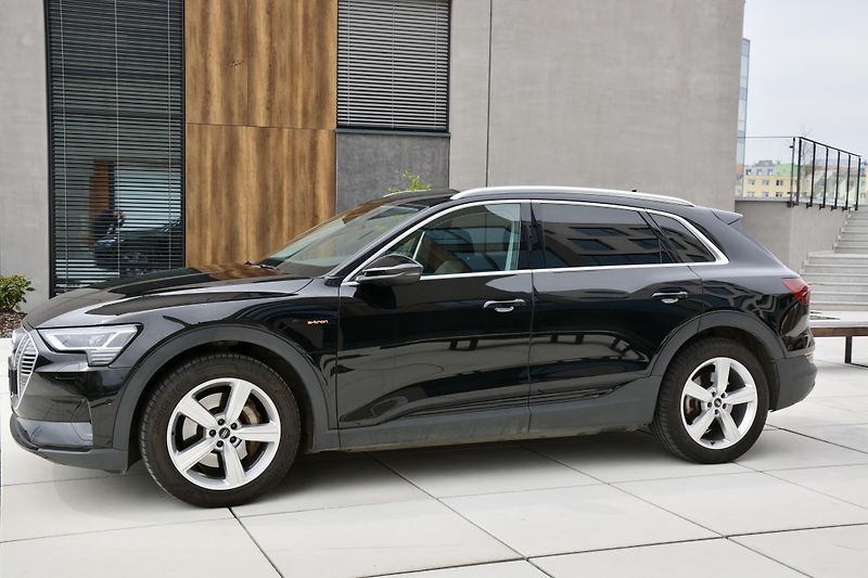 Audi e-tron (2022) 50 QUATTRO BUSSINES 1 Majitel - fotka 12 z 53