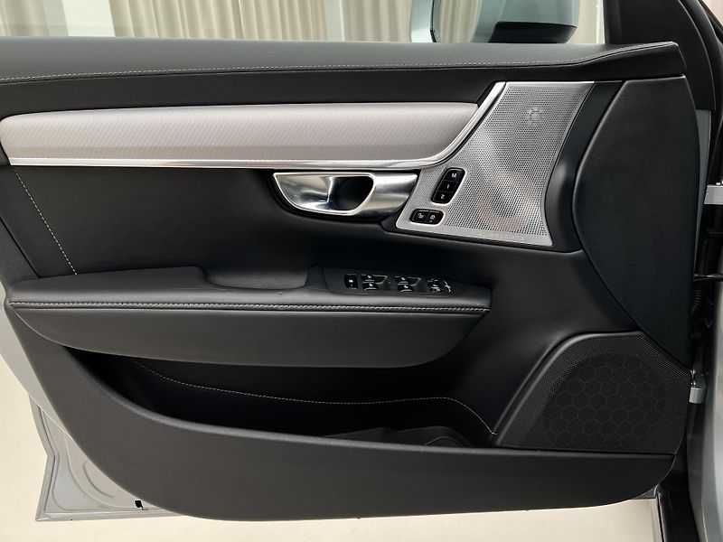 Volvo V90 CC D5 AWD PRO AUT - fotka 7 z 41