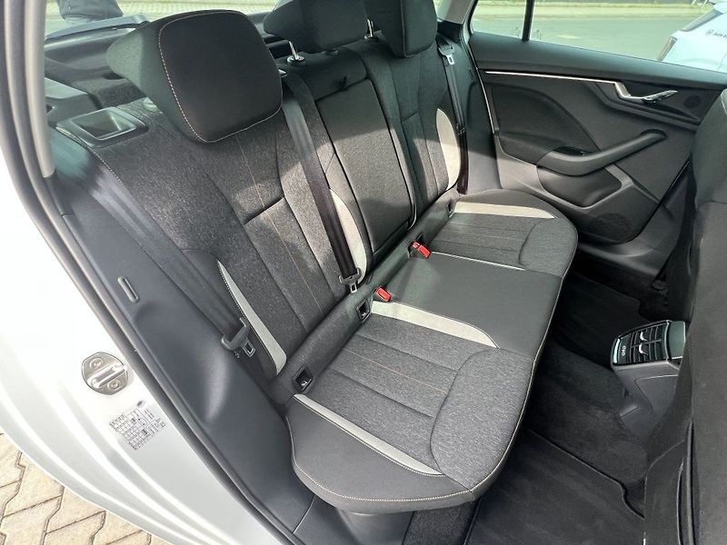 Škoda Scala Top Selection 1.0 TSI 85 Kw - fotka 18 z 32