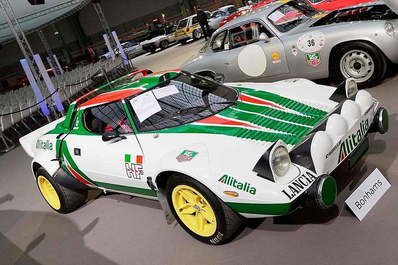 Trojice Munari, Ballestrieri a Barbasio u prototypu Lancie Stratos v Turíně v roce 1971.