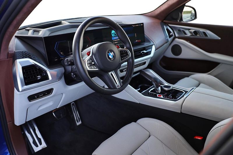 BMW XM 50e - fotka 9 z 17