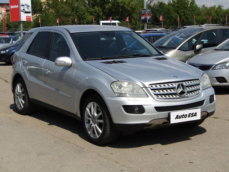 Mercedes-Benz Třídy M (2005) 3.5 ML350 4M, ČR, AT, park - fotka 1 z 17