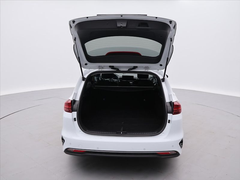 Kia Ceed 1,5 T-GDI 117kW TOP DPH CZ 1.M - fotka 9 z 32
