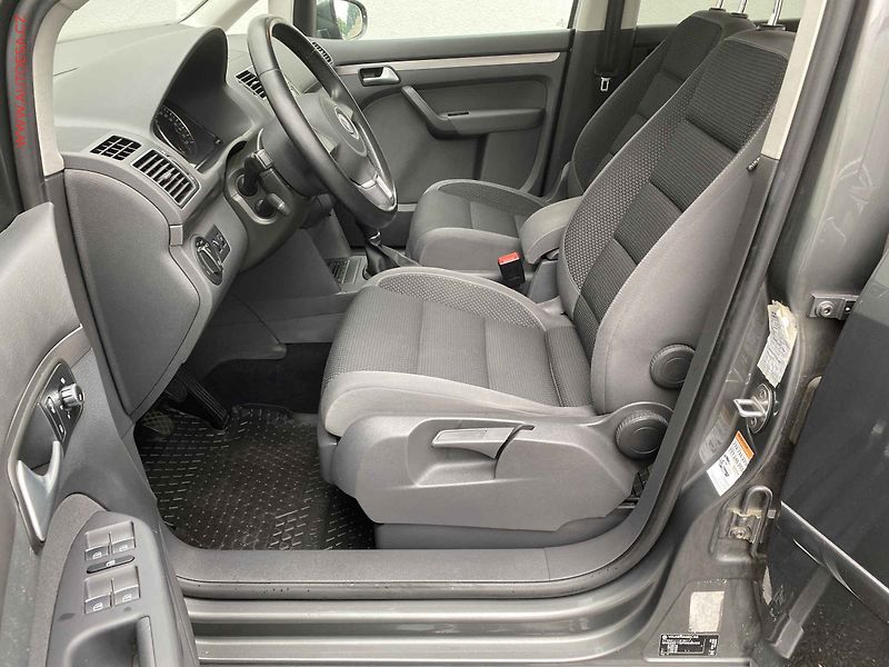 Volkswagen Touran (2015) 2.0 TDi, 1.maj,ČR, LED - fotka 9 z 17