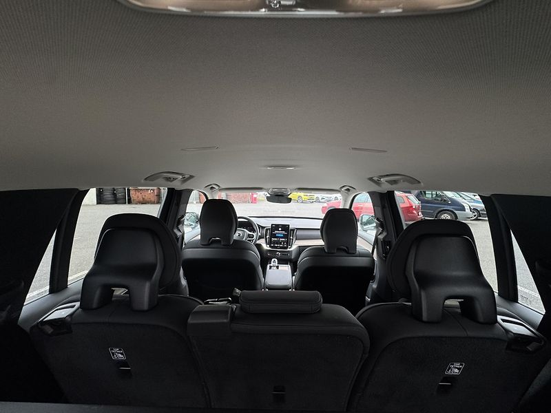 Volvo XC90 B5 AWD PLUS 360/ 7.m* / +kola  - fotka 30 z 49