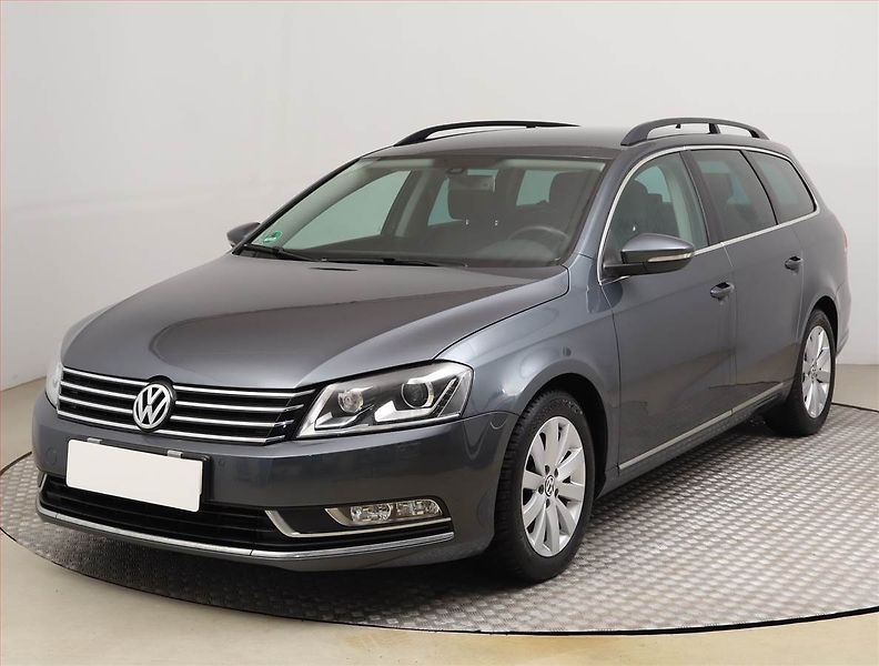 Volkswagen Passat (2013) Comfortline 2.0 TDI - fotka 2 z 20