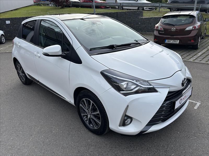 Toyota Yaris 1,5 VVT-i Active KAMERA - fotka 7 z 34