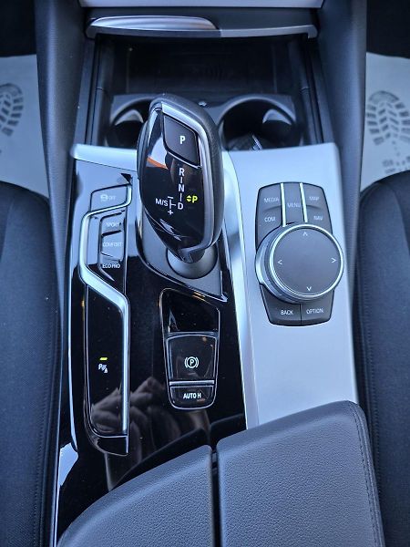BMW Řada 5 210kW XDRIVE HEADup - DPH - fotka 23 z 53