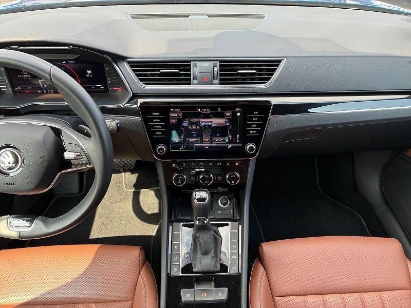 Škoda Superb (2023) L&K 2.0TDI 147kW DSG 4x4 CZ - fotka 10 z 11