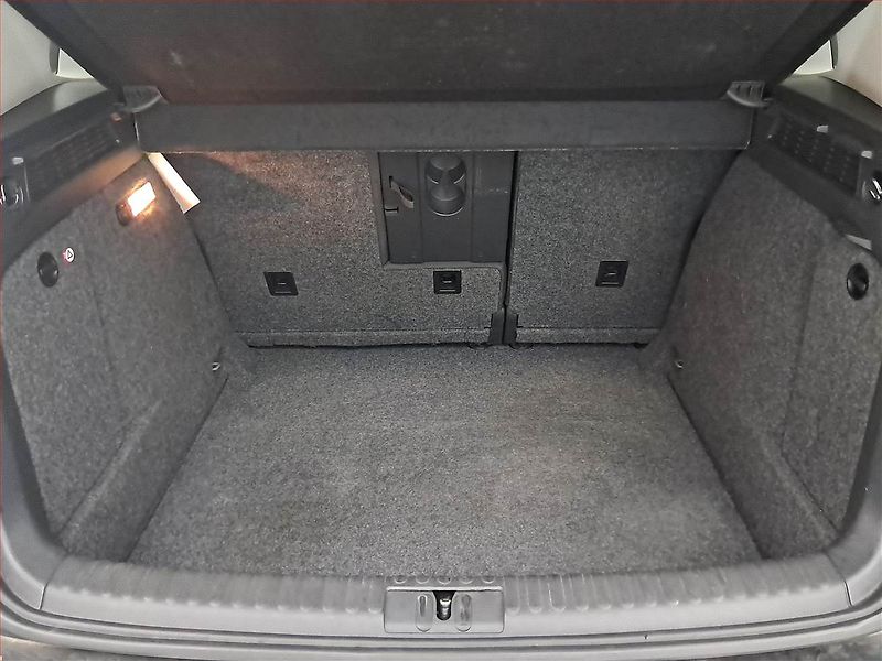 Volkswagen Tiguan (2011) 2.0 TDI, Serv.kniha - fotka 13 z 15