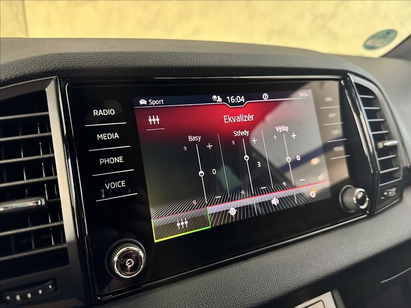 Škoda Karoq 2,0 TDi  Sportline LED Virtual - fotka 38 z 47