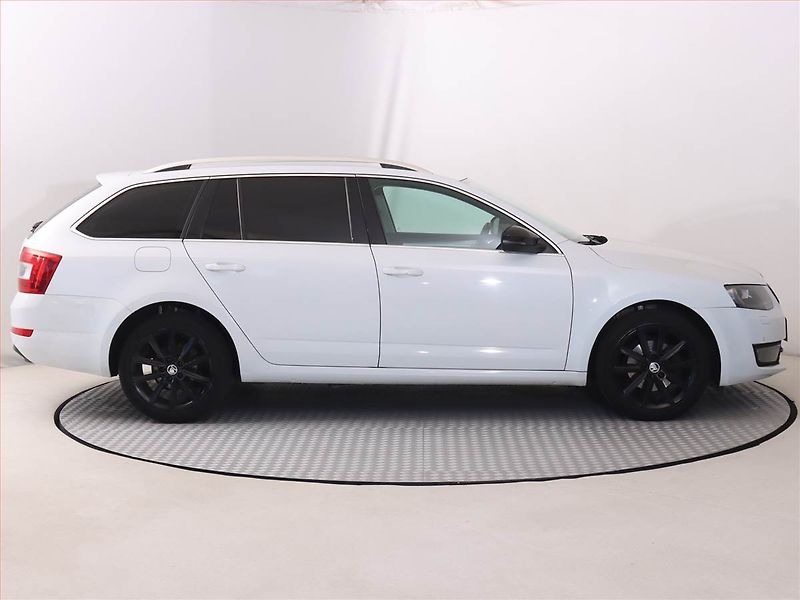 Škoda Octavia (2015) 2.0 TDI, Automat, Serv.kniha - fotka 6 z 20