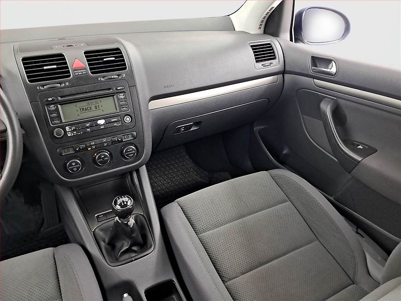 Volkswagen Golf (2005) 1.6, po STK, Tažné, Klima - fotka 8 z 13