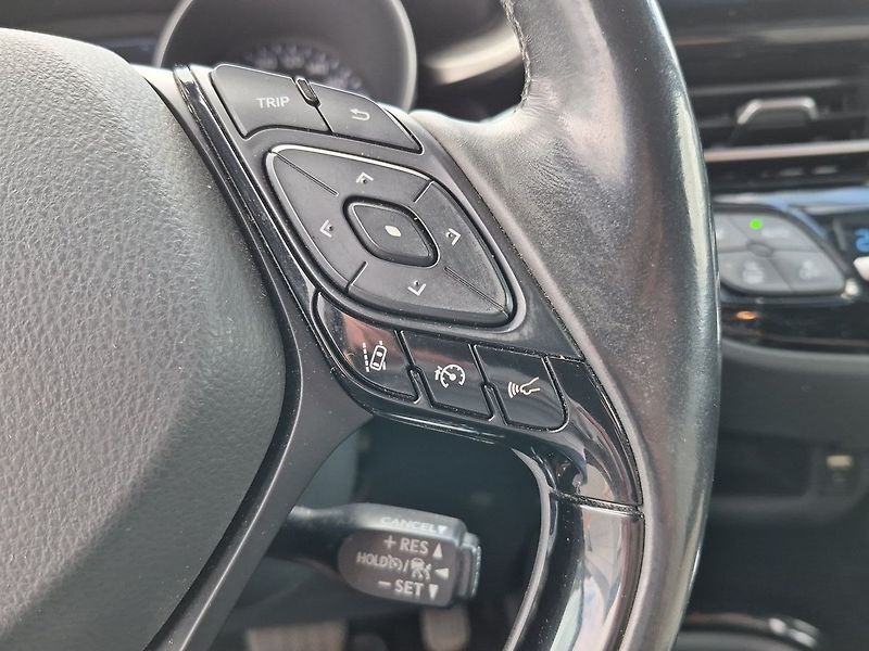 Toyota C-HR Hybrid 1.8 E-CVT Selection - fotka 15 z 26