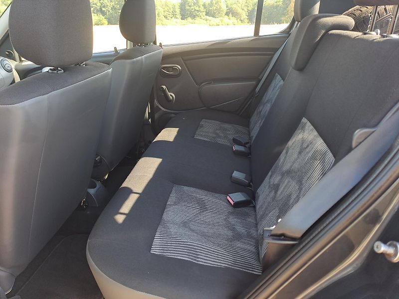 Dacia Sandero (2010) 1.4 2xKOLA, PĚKNÝ STAV - fotka 17 z 25