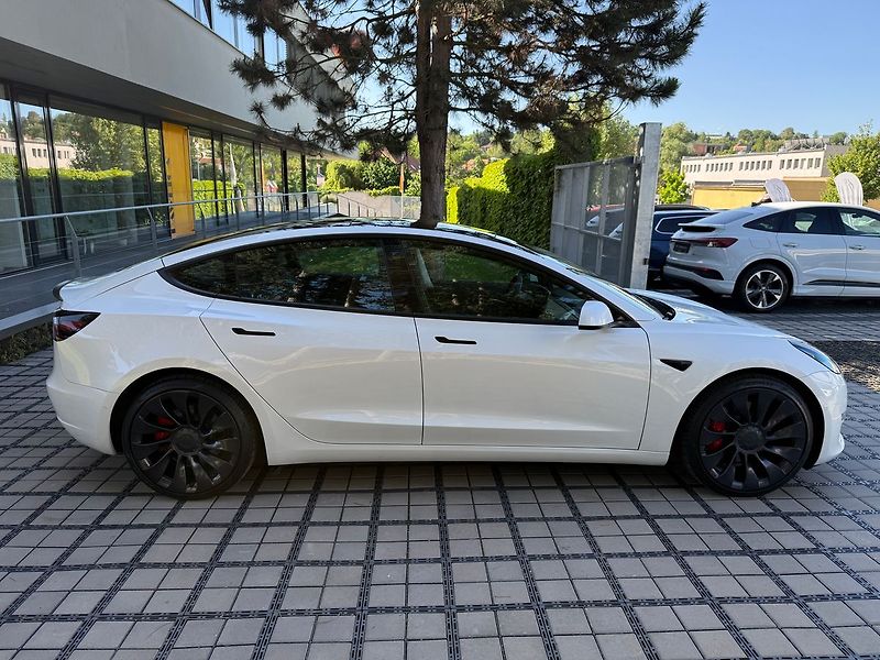 Tesla Model 3 Performance 82 kWh - fotka 36 z 37