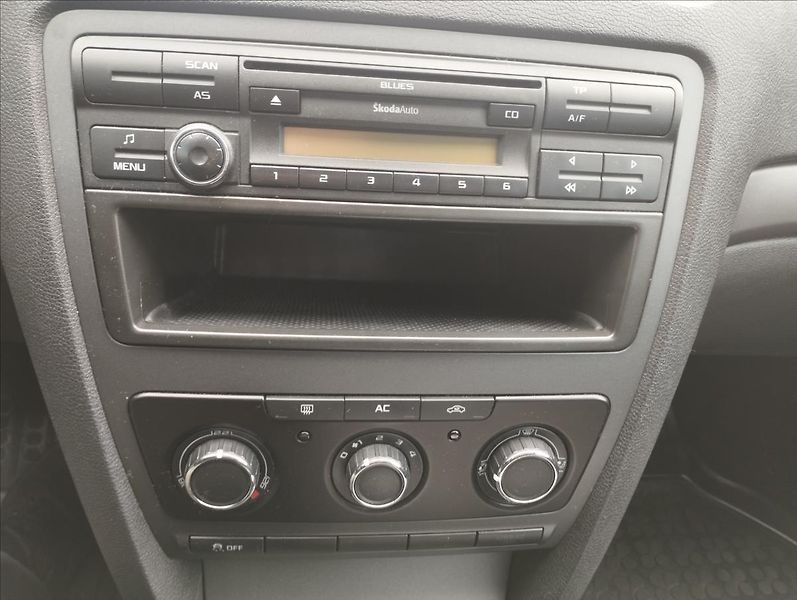 Škoda Octavia 1,6 TDi 77KW - fotka 12 z 14