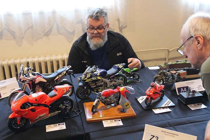 Letošní ročník modelářské výstavy a soutěže v Telnici na Ústecku byl jubilejní - desátý. Jinak soutěž má již čtyřicetiletou tradici. Na snímku je model vozu Tatra 147.