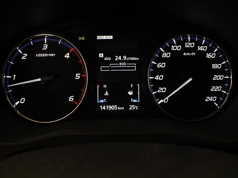Mitsubishi Outlander 2,3 DI-D 110kW 4x4 7-míst ČR - fotka 22 z 22