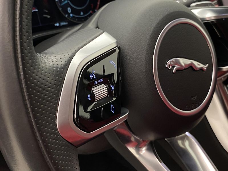 Jaguar XF P300 R-DYNAMIC S AWD AUT CZ - fotka 19 z 44