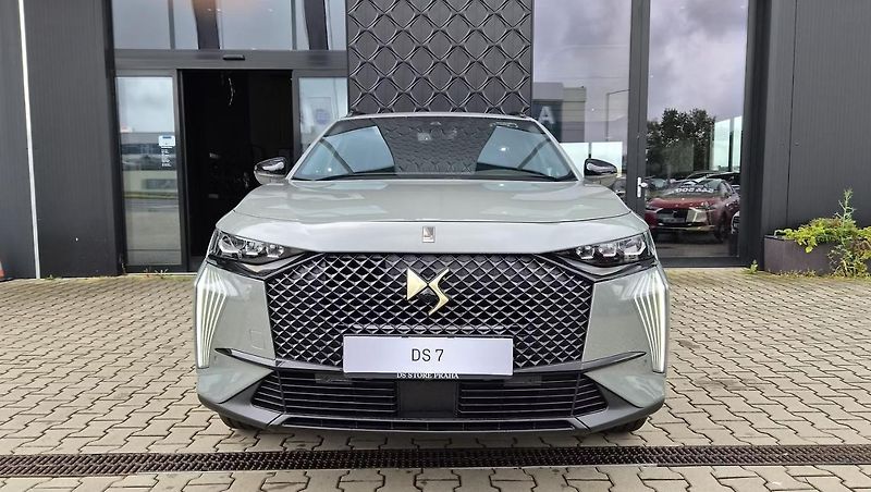 DS Automobiles DS7 (2026) PERFORMANCE LINE 1.5 BlueHDi - fotka 2 z 17