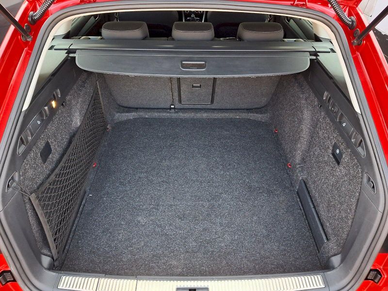 Škoda Superb (2018) Combi Ambition Plus 2,0TDi 110 - fotka 8 z 35