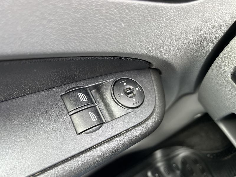 Ford Focus 1.4i 16v KOUPENO V ČR 1.MAJ. - fotka 12 z 33